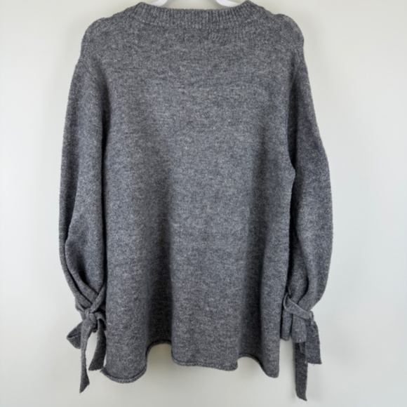 DREAMERS Gray Knit Pullover Oversized Sweater With Bows On Wrists / Size Small - Picture 9 of 13